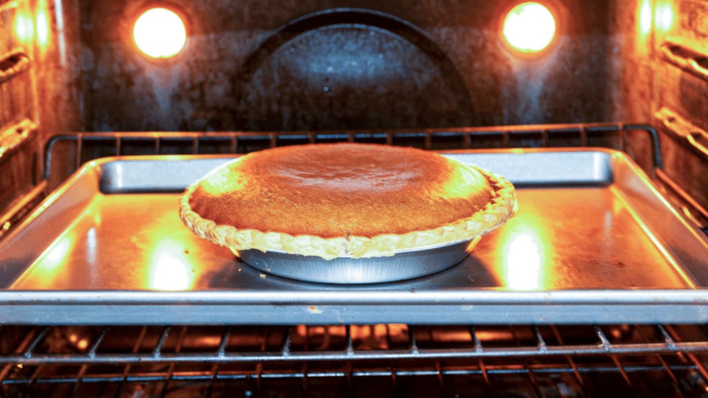 Pumpkin pie needs to bake for approx. 60 minutes