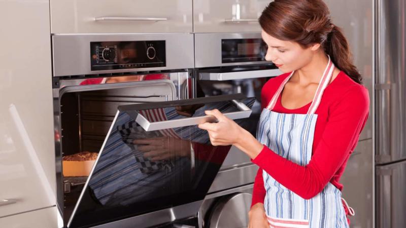 Can You Put Plastic in the Oven? – Read this!