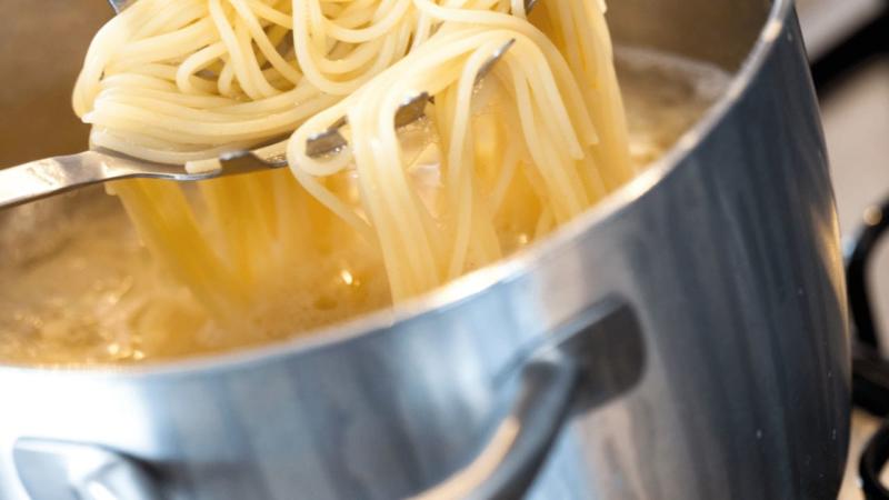 How to Drain Pasta Without a Strainer – Expert Advice!