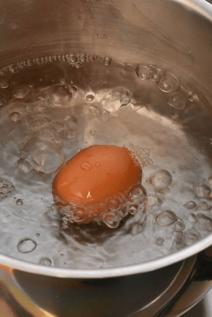 White vinegar helps to solidify cracked eggs faster
