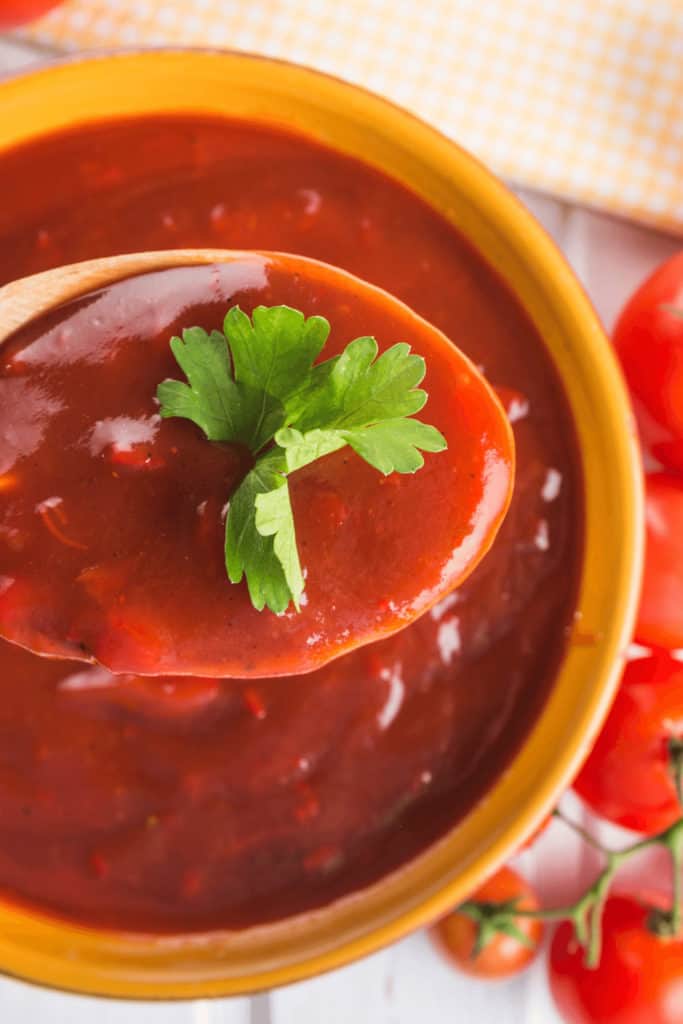 The un-moldy part of tomato sauce is not safe to eat