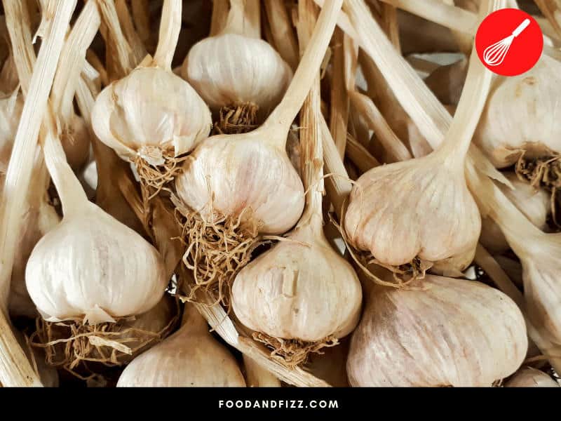 Sometimes garlic heads become bruised prior to harvest, depending on the conditions of the environment where they were grew.