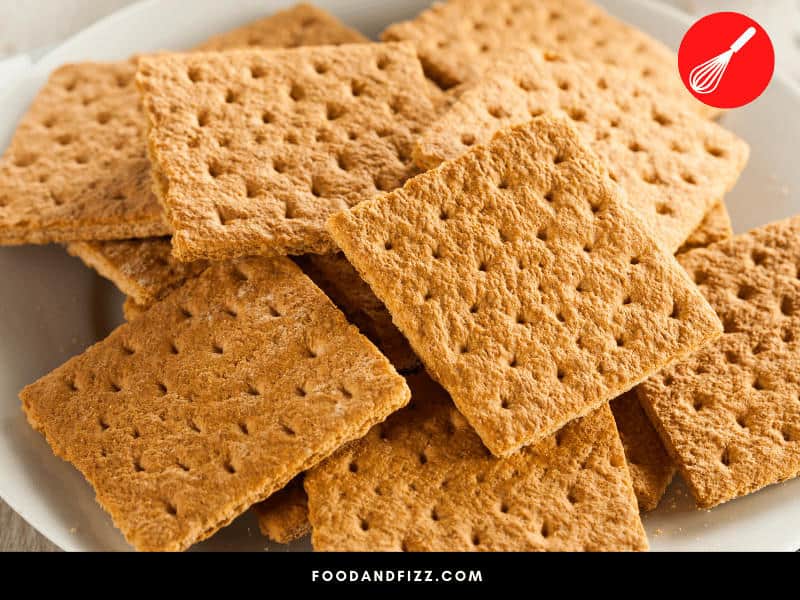 Ten full sheets of graham crackers make up 1 1/2 cups of crumbs.