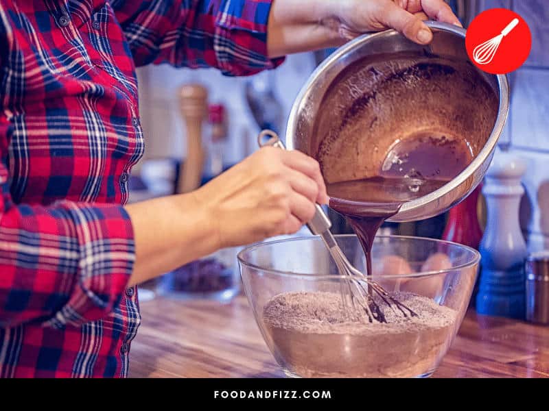 he Muffin Method is one of the simplest ways to mix cake batter. Simple mix dry ingredients in one bowl and wet ingredients in another, and then pour wet ingredients over the dry, and pour over your prepared pan.