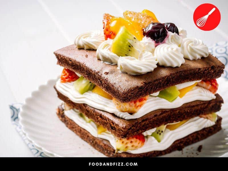 Adding fillings of icing and other ingredients like fruit in between layers of cake make them more delectable and aesthetically pleasing.