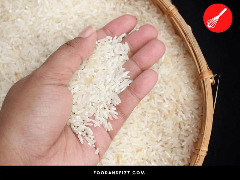Some studies determined that there are roughly about 1000 grains of rice in one cup, but it may depend on whether the rice is of the short grain or long grain variety.